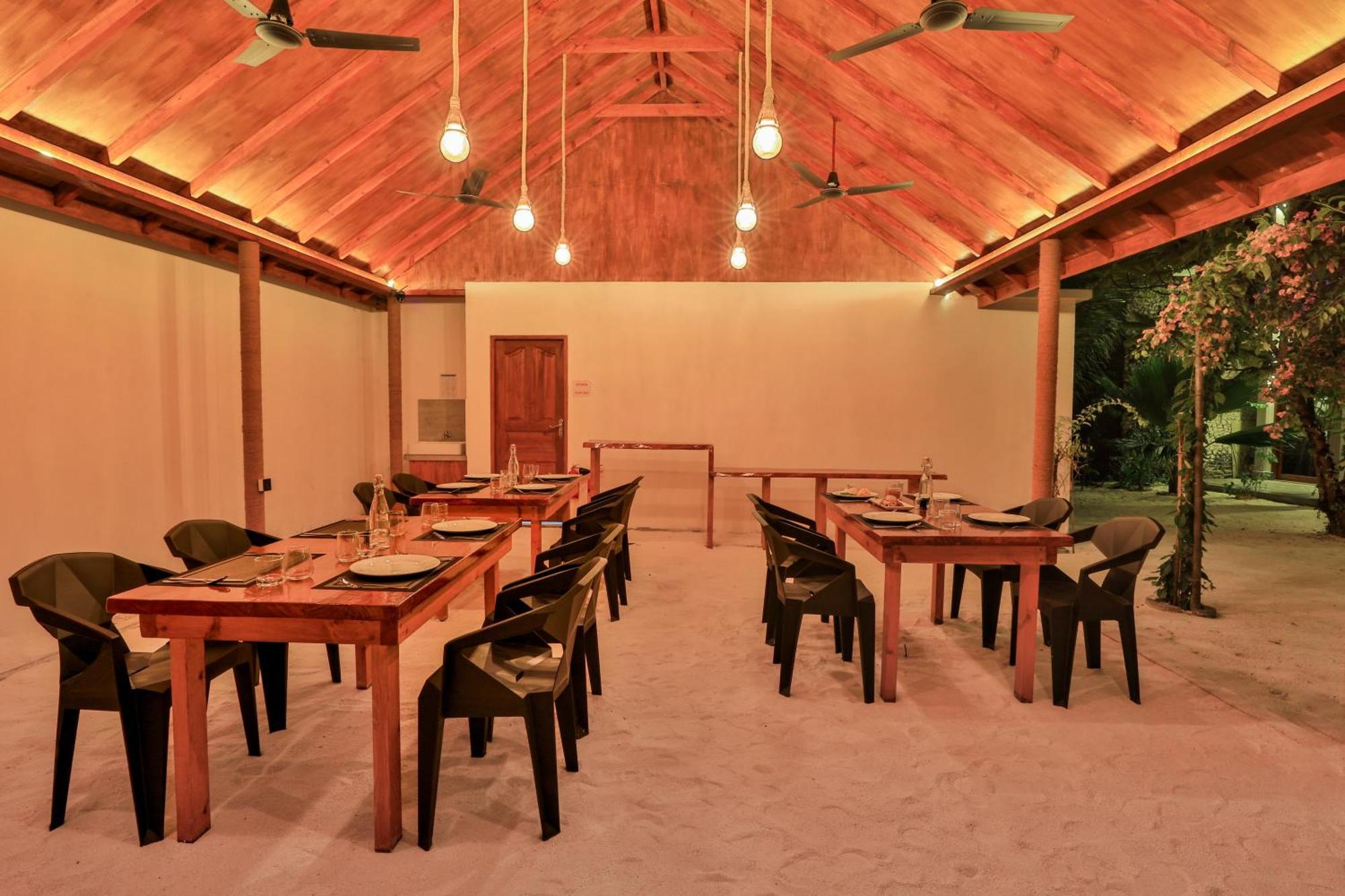 Hotel Sunny Breeze View à Hangnaameedhoo Extérieur photo